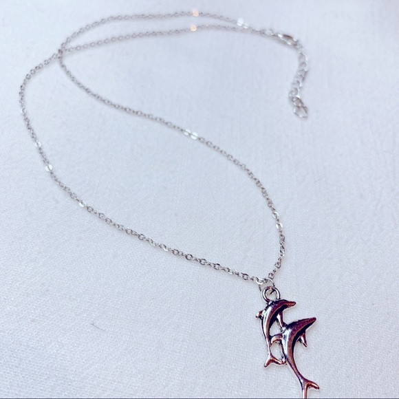 ❣️$25/3❣️ Dolphin Couple Pendant Necklace - Picture 4 of 9